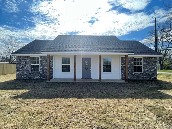 313 S 3rd St, Calera, OK 74730