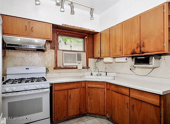 5th image of 7616 N Bosworth Ave