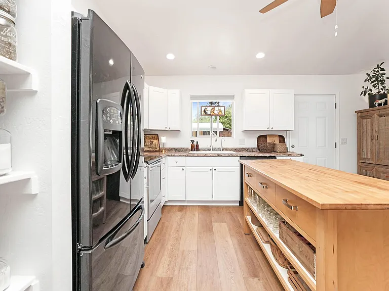 263 E Hollomon St — Photo 10