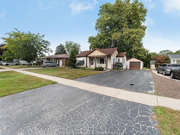 4th image of 171 Maple Ave