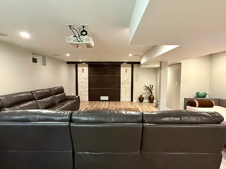 69 Renfield Dr — Photo 32