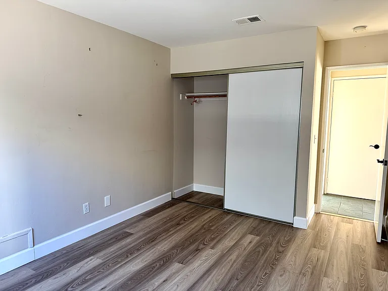 4578 Narragansett Ave — Photo 23