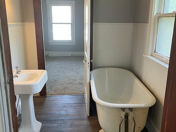 5th image of 512 W Hanssler Pl