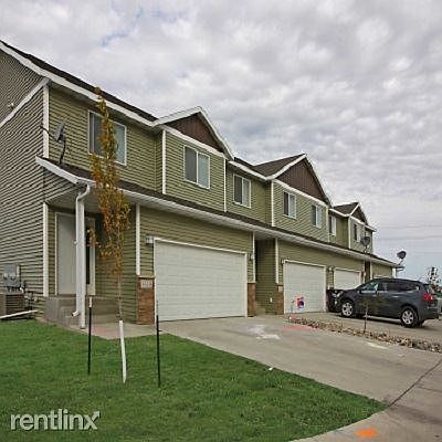 51st way outside townhomes