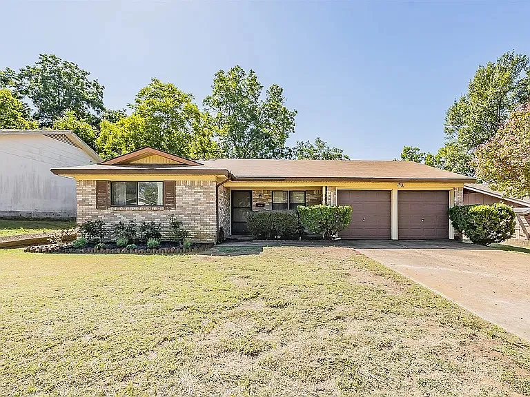1112 Paula Dr