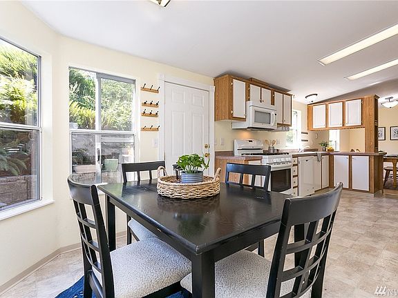 Entry and eat-in kitchen