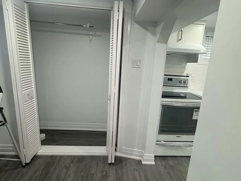 148 Cosburn Ave S #BASEMENT — Photo 4