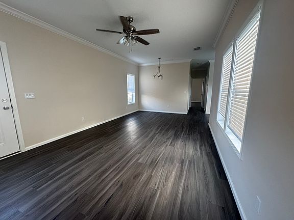 3rd image of 176 Windsor Ct #176