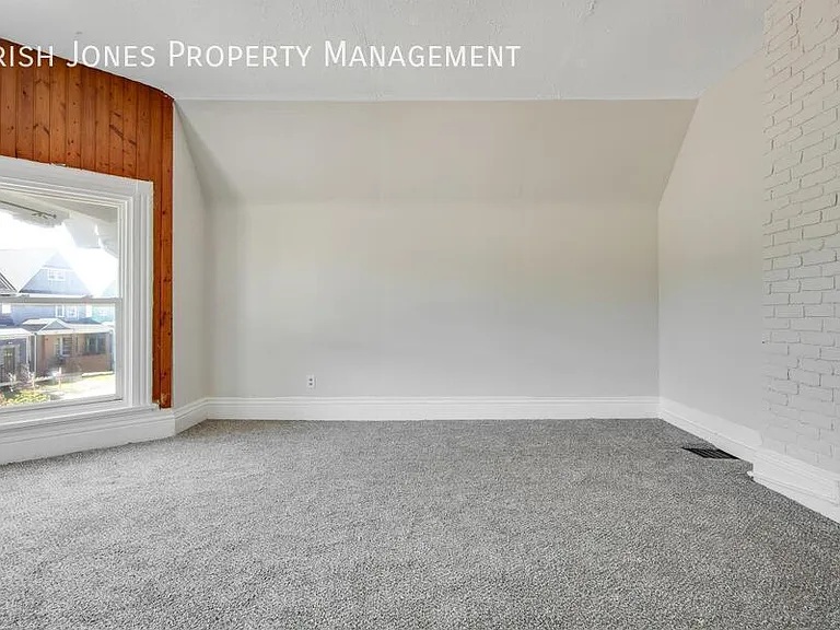 222 W Ferry St — Photo 22