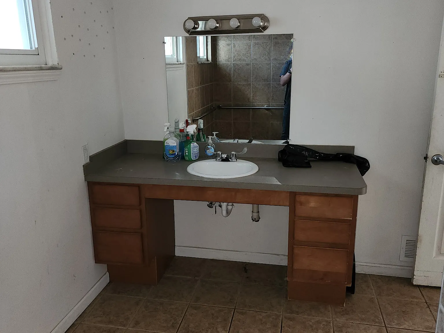 2 bed, 1080 sqft, $1,800 — Photo 3