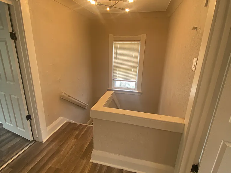 1049 King St — Photo 15