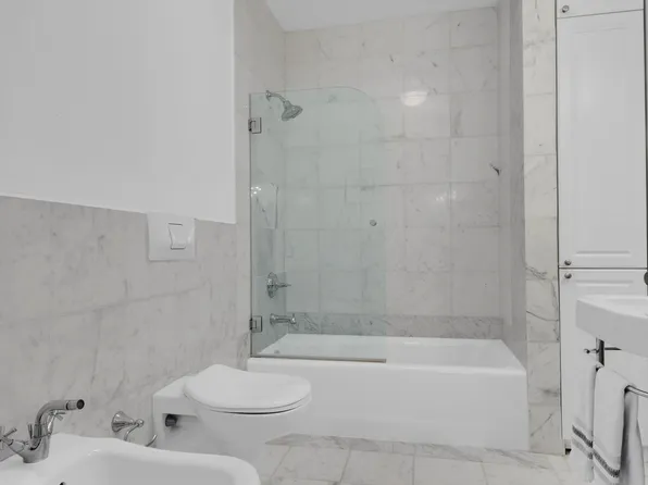 330 Pearl Street image 7 of 13