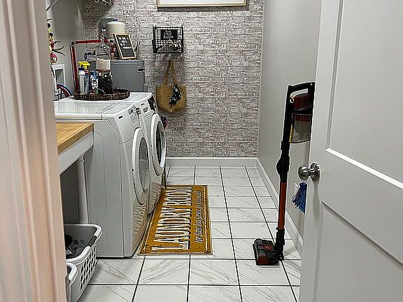 3rd image of 89 Trent Ln