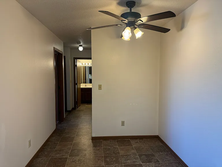 Ashwood Apartments — Photo 10
