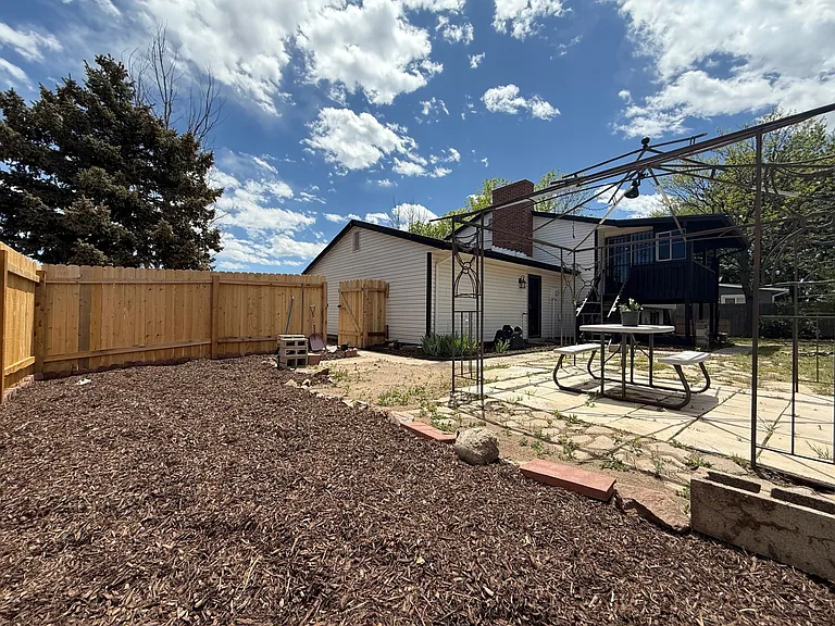 4770 Newton Dr — Photo 33