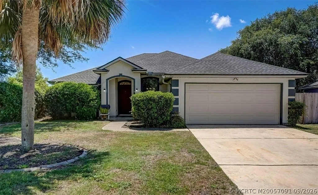 3 bed, 2.0 bath, 1627 sqft, $1,430 — Photo 1