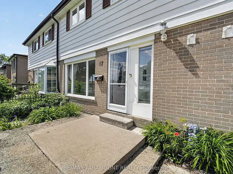 47 Cloverdale Dr — Photo 5