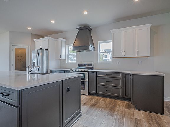 5th image of 9905 Beacon Pointe Ln