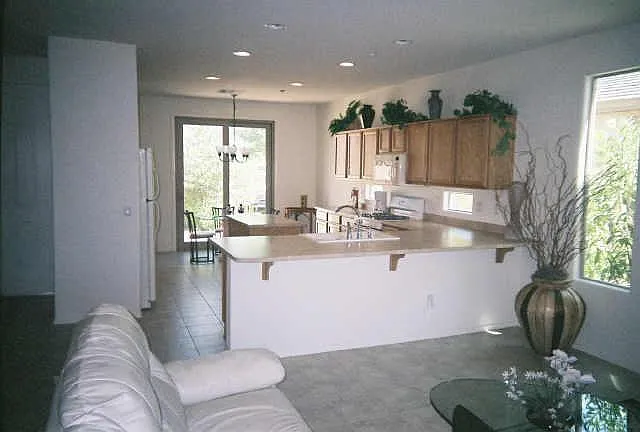 2 bed, 1635 sqft, $2,100 — Photo 4
