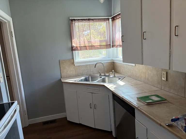 705 NE Dekum St — Photo 6