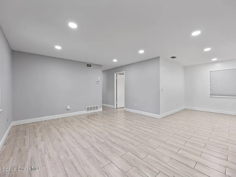 419 Marquis St — Photo 6