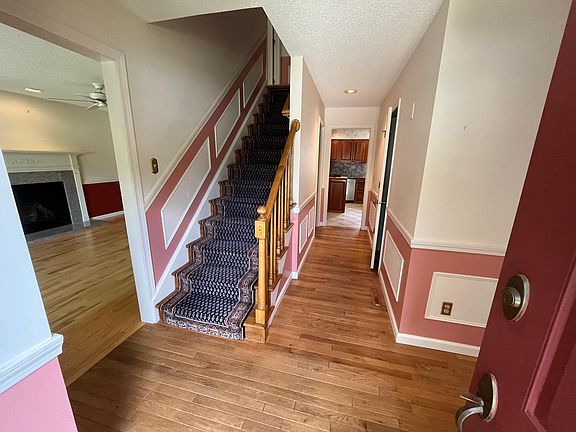 4th image of 37 Evergreen Dr