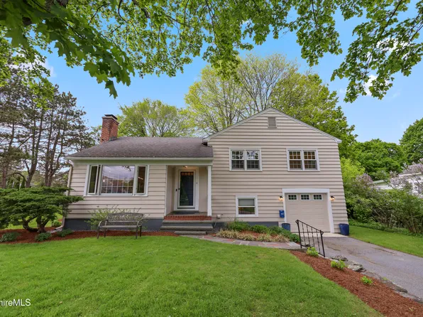 4 Woodlawn Dr, Williamstown, MA 01267