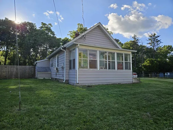 1118 Walker St, Jackson, MI 49202