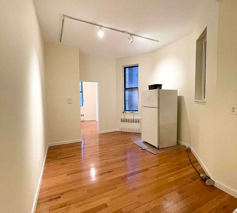 1st image of 10 W 107th St #3C