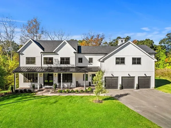 35 Hitching Post Rd, North Andover, MA 01845