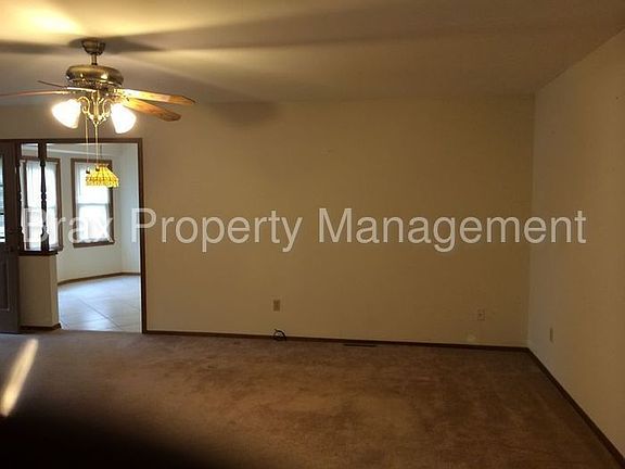 5th image of 2828 E Eastwood St