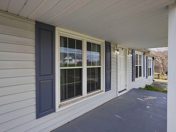 2nd image of 40 Jordan Rd