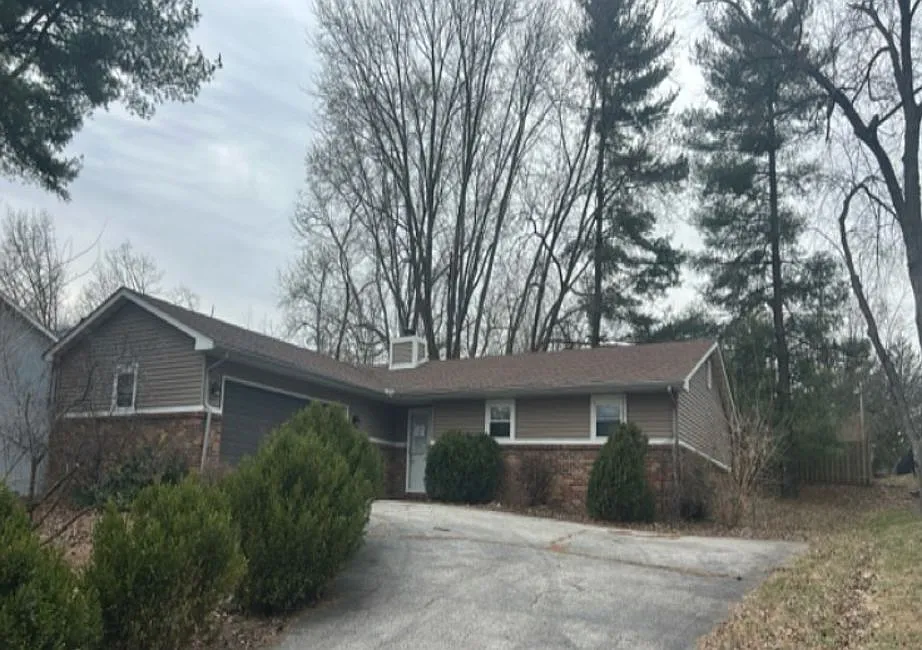 2001 Lemontree Ln photo 1