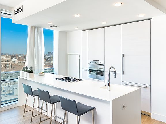 4th image of 5-19 Borden Ave #11I