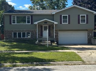 220 N Rosedale Ave, Aurora, IL 60506