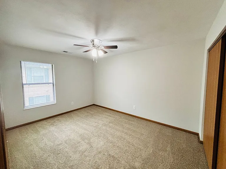 Shadow Ridge Apartments — Photo 40