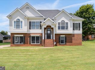 16 Berkshire Dr NW, Cartersville, GA 30120