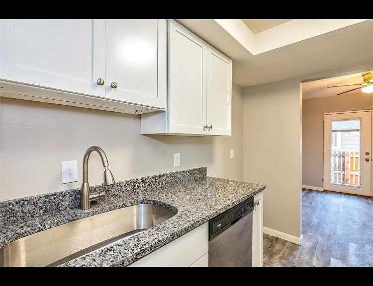 1135 S Oneida St #B — Photo 4