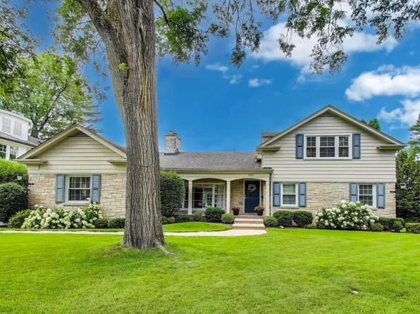 1115 Seneca Rd, Wilmette, IL 60091
