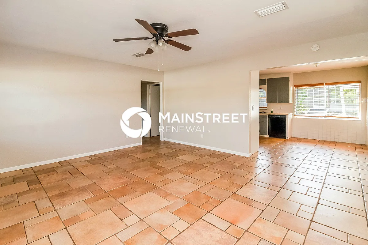 Living Room - 1197 W Lakeview Cir