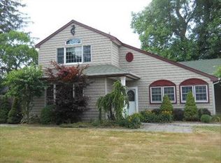 261 Bay 2nd St, West Islip, NY 11795