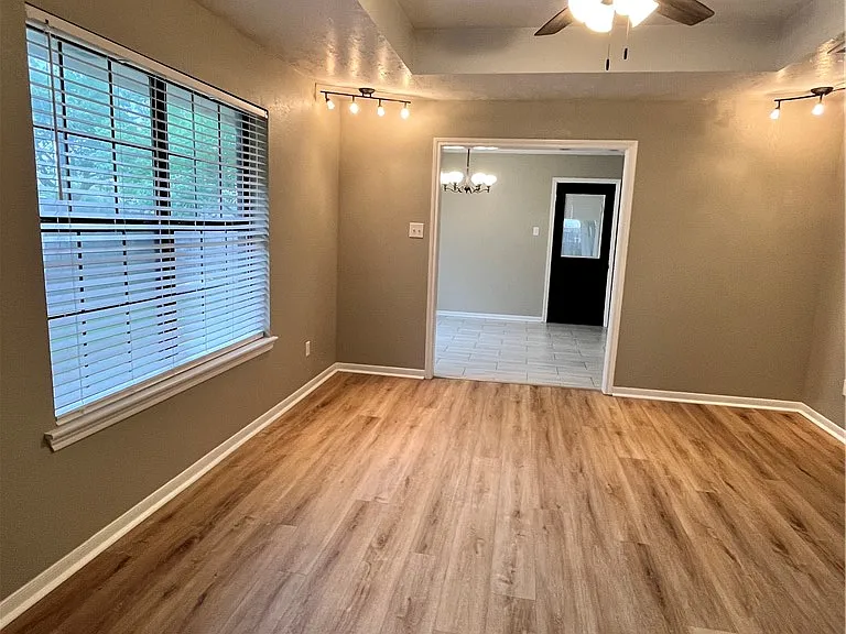 4005 Windswept Dr — Photo 2