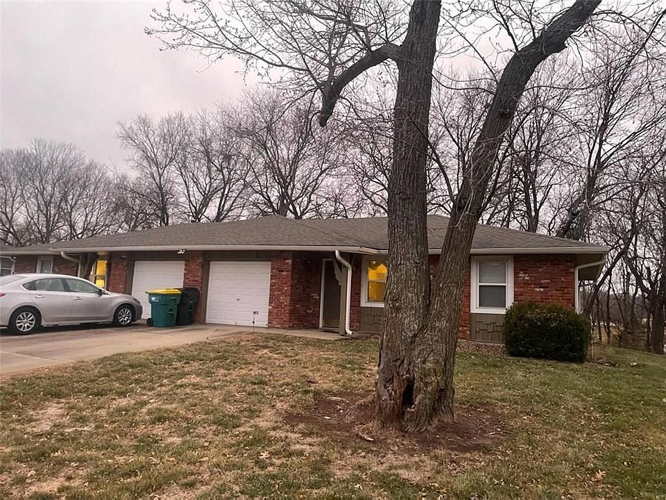 1st image of 304 NE Westwind Dr APT B