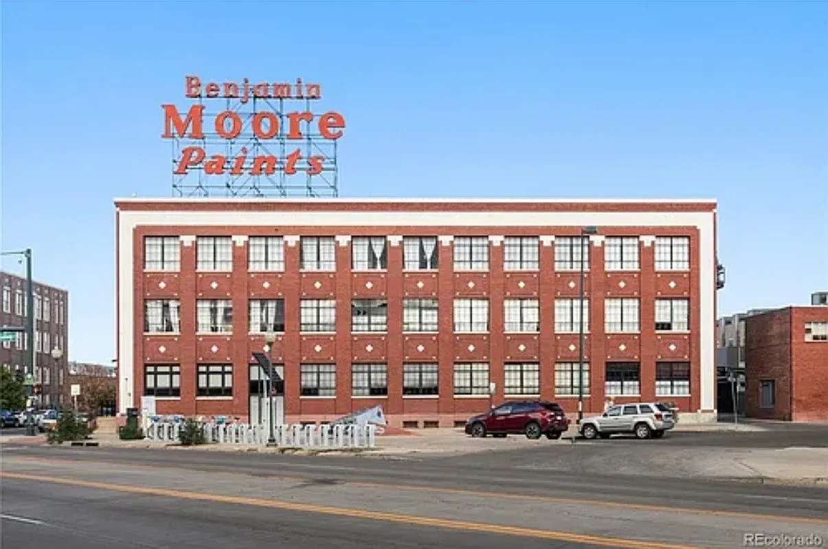 2500 Walnut Street — Photo 1