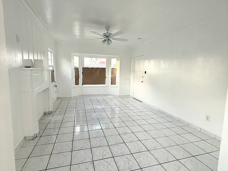 2444 Iowa Ave — Photo 10