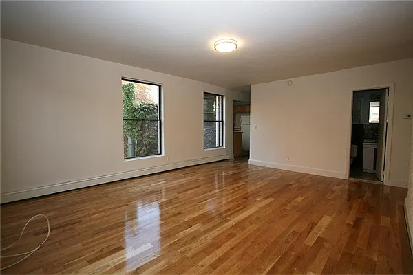 Rented by R New York | media 35