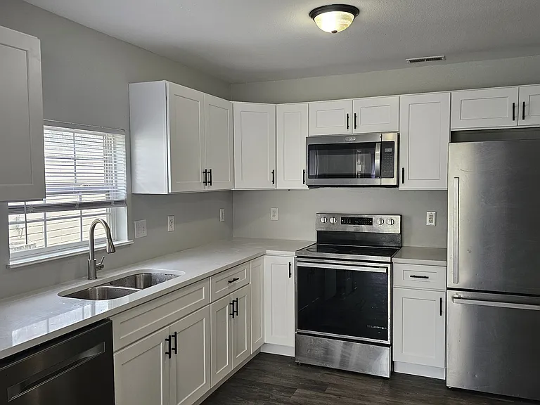 2319 Layton Park Dr — Photo 5