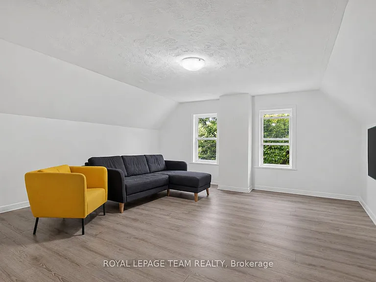 4 Eccles St #5 — Photo 6