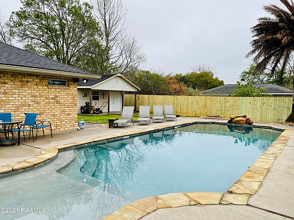 5th image of 125 Berrybrook Ave