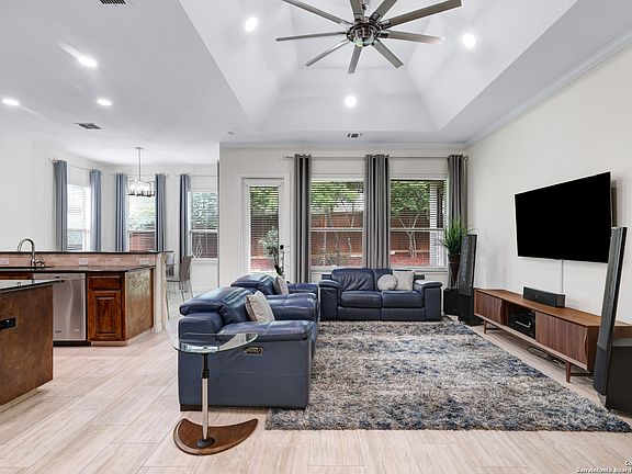 5th image of 16015 Huebner Bluff